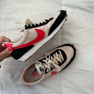 Nike daybreak sneakers